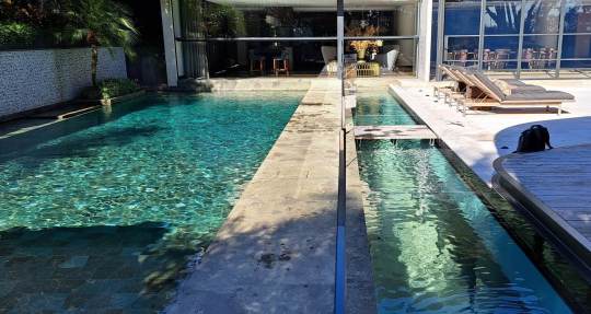 Commercial Pool with stunning water feature at Bellevue HIll NSW
